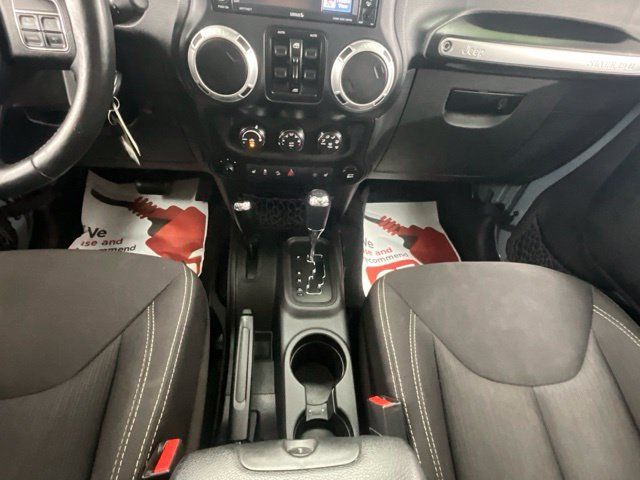 Used 2014 Jeep Wrangler Unlimited Sahara w/ Dual Top Group AWD/4WD image 20