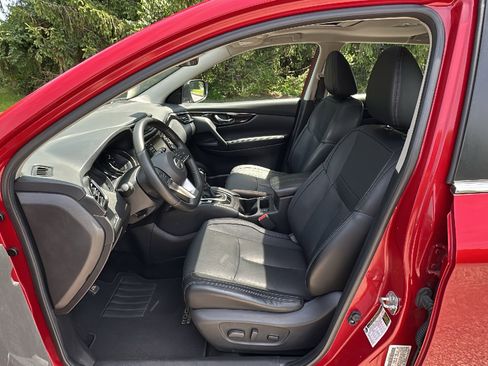 Certified 2018 Nissan Rogue Sport SL w/ SL Premium Package AWD/4WD image 13