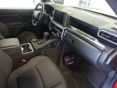 Used 2025 Toyota Tacoma SR5 AWD/4WD image 21