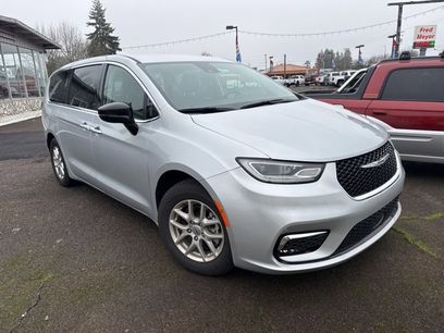 Used 2024 Chrysler Pacifica Touring-L