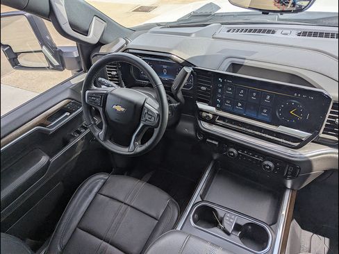 Used 2024 Chevrolet Silverado 2500 High Country w/ High Country Premium Package AWD/4WD image 27