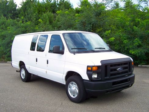 Used 2010 Ford E-350 and Econoline 350 Extended Super Duty image 1