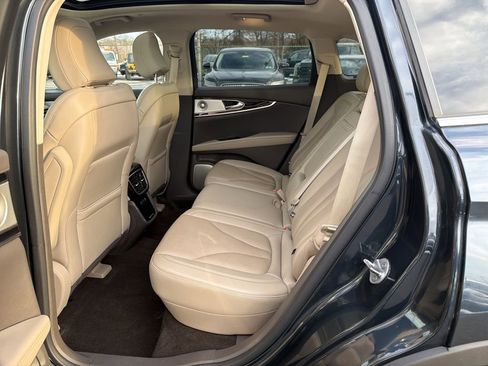 Certified 2022 Lincoln Nautilus Reserve w/ Equipment Group 202A image 13