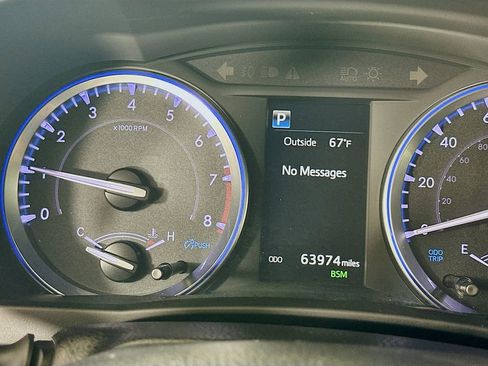 Used 2019 Toyota Highlander XLE image 12