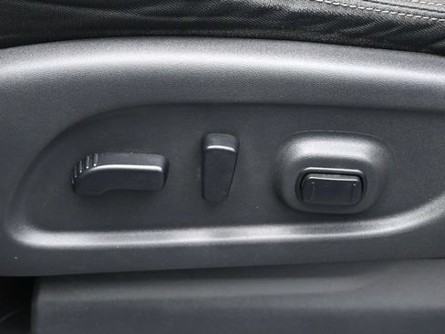 Used 2019 Nissan Titan SV w/ SV Convenience Package RWD image 11