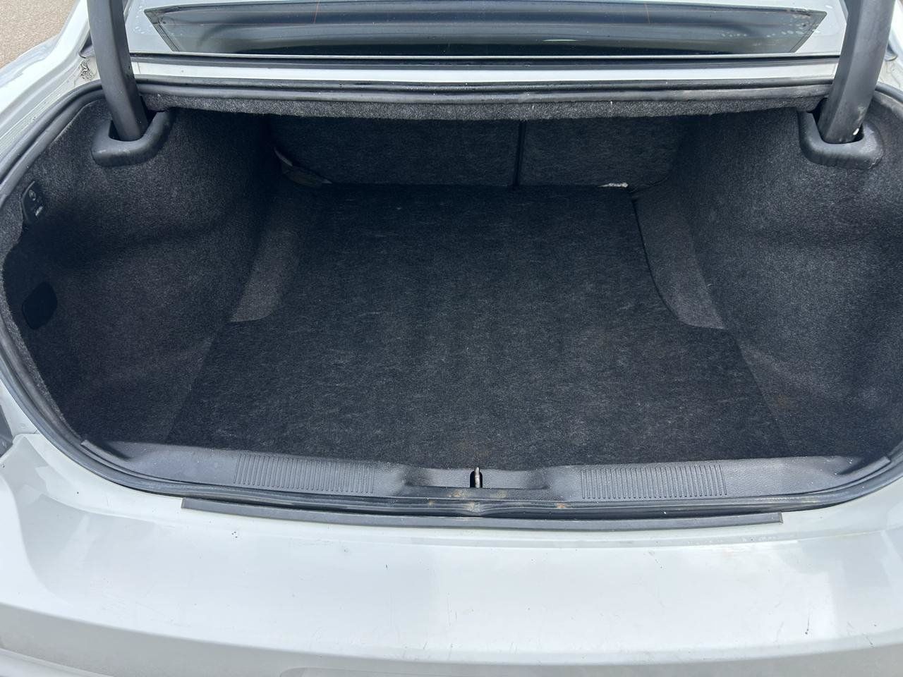 Used 2012 Dodge Charger SE RWD image 16