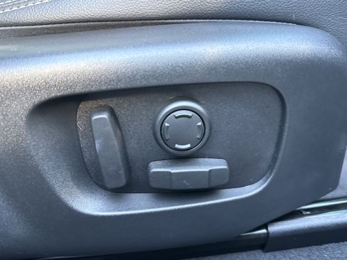 Used 2023 Land Rover Range Rover Velar R-Dynamic S image 30