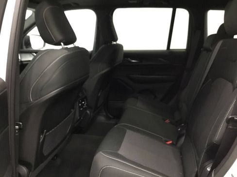 Used 2025 Jeep Grand Cherokee Laredo X AWD/4WD image 12