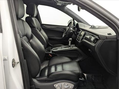 Used 2016 Porsche Macan Turbo image 23