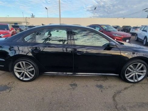 Used 2018 Volkswagen Passat 2.0T R-Line image 9