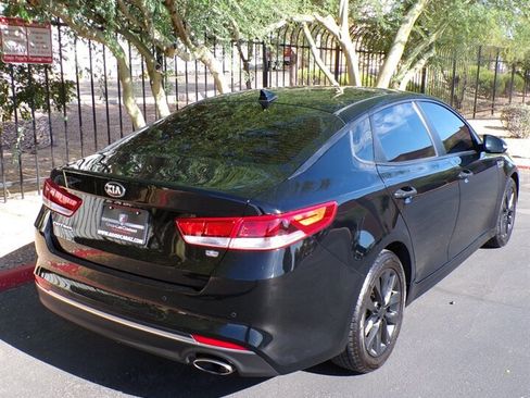 Used 2018 Kia Optima LX w/ 17" Alloy Wheels Package FWD image 6