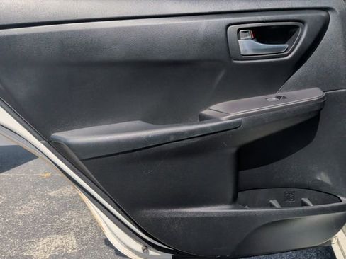 Used 2016 Toyota Camry SE FWD image 27