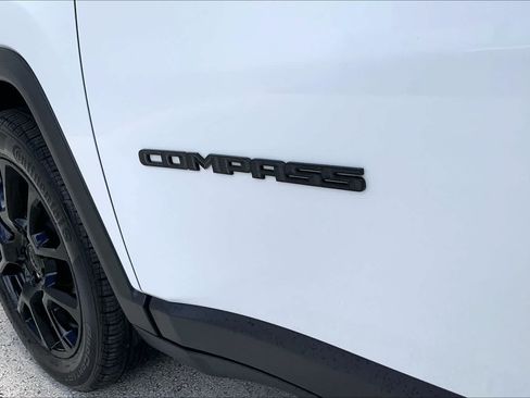 Used 2022 Jeep Compass Latitude FWD image 7
