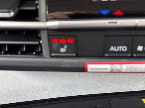 Used 2026 Toyota Sienna XLE FWD image 23