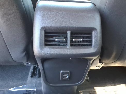 Used 2024 Chevrolet Equinox LT FWD image 17