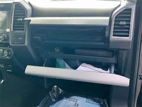 Used 2017 Ford F350 XLT w/ XLT Premium Package image 29