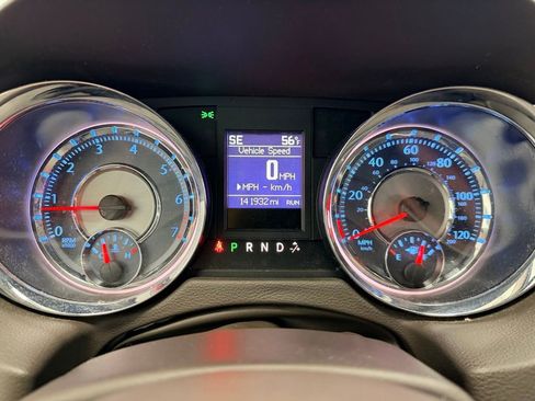 Used 2014 Chrysler Town & Country Touring-L w/ Driver Convenience Group FWD image 19