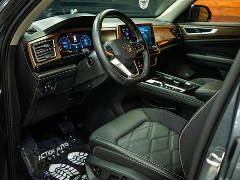 Used 2025 Volkswagen Atlas SE FWD image 9
