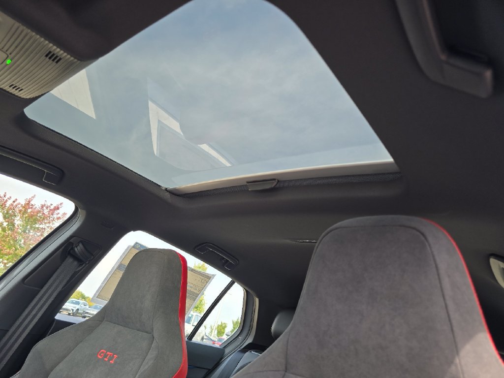 New 2026 Volkswagen GTI SE FWD image 2