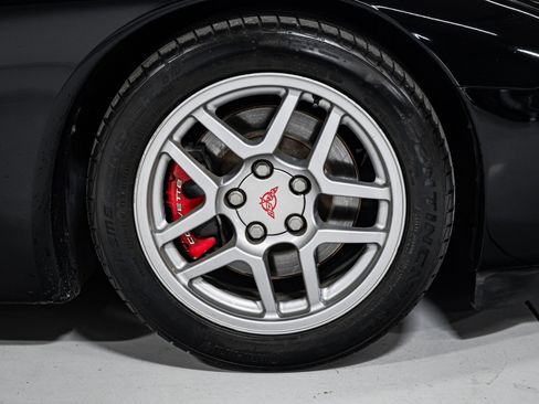Used 2002 Chevrolet Corvette Z06 w/ Memory Pkg image 12