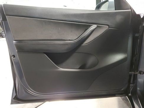 Used 2020 Tesla Model Y Long Range image 15