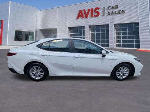 Used 2025 Toyota Camry LE FWD image 5