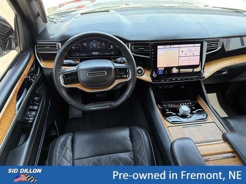 Used 2023 Jeep Grand Wagoneer Series III AWD/4WD image 10