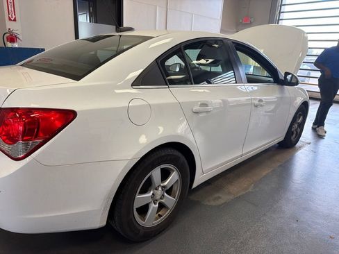 Used 2016 Chevrolet Cruze LT FWD image 9