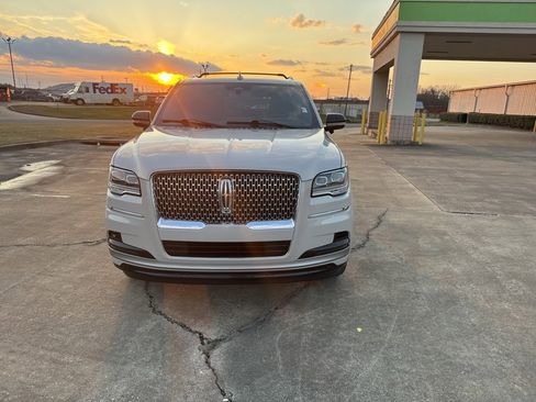 Used 2023 Lincoln Navigator Reserve image 4