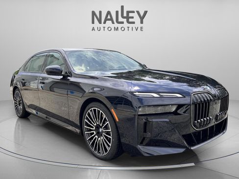 Used 2025 BMW 740i w/ Premium Package image 6