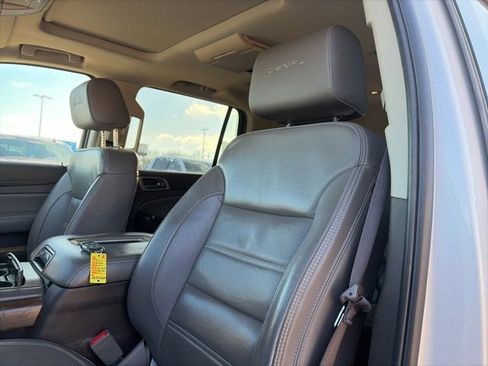 Used 2020 GMC Yukon Denali w/ Denali Premium Package image 23