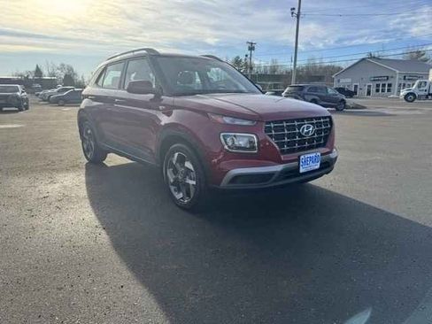 Used 2024 Hyundai Venue SEL image 3