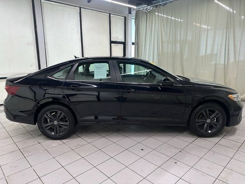 Used 2024 Volkswagen Jetta SE image 3