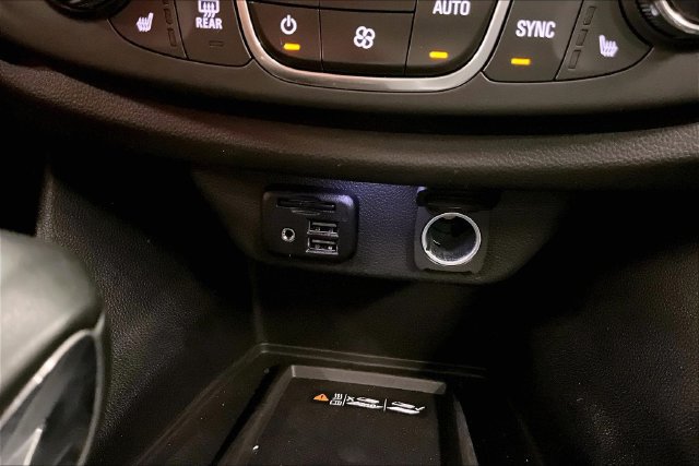 Used 2023 Chevrolet Traverse High Country FWD image 31