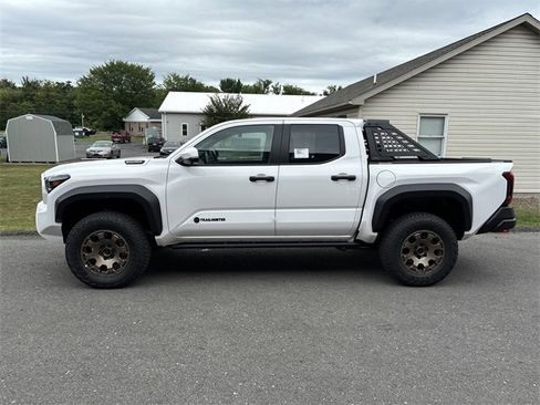 Certified 2025 Toyota Tacoma Trailhunter image 6