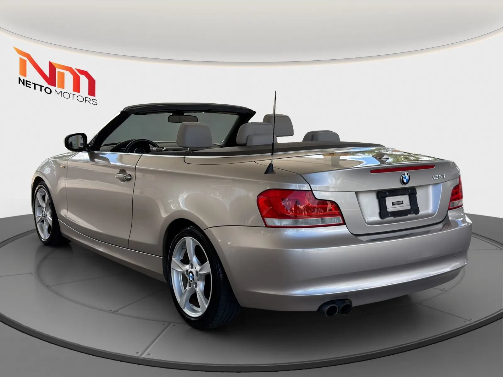 Used 2012 BMW 128i Convertible RWD image 3