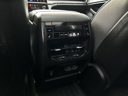 Used 2022 Jeep Grand Cherokee Overland w/ Adv Protech Group III image 22