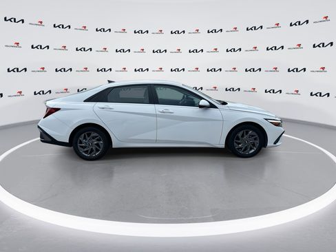 Used 2024 Hyundai Elantra SEL FWD image 9