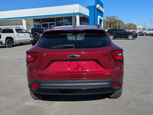Used 2024 Chevrolet Trax RS w/ Sunroof Package image 7
