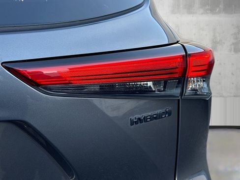 Used 2022 Toyota Highlander XLE image 38