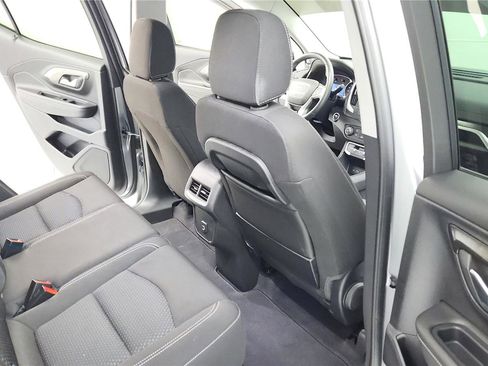 Used 2024 GMC Terrain SLE image 32