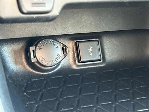 Used 2021 Toyota RAV4 LE AWD/4WD image 21