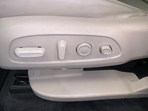 Used 2020 Buick Enclave Premium w/ Sun and Sites Package image 17