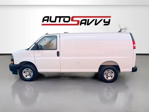 Used 2025 Chevrolet Express 2500 w/ Driver Convenience Package image 4