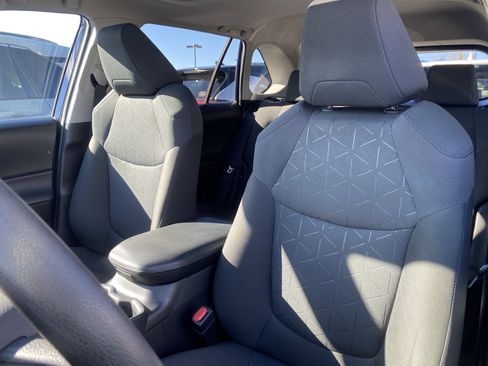 Used 2023 Toyota RAV4 XLE w/ Convenience Package image 9