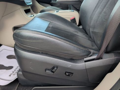 Used 2019 Dodge Grand Caravan SXT image 9