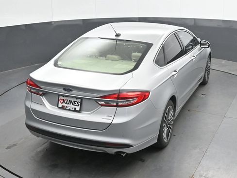 Used 2018 Ford Fusion SE w/ Fusion SE Technology Package FWD image 21