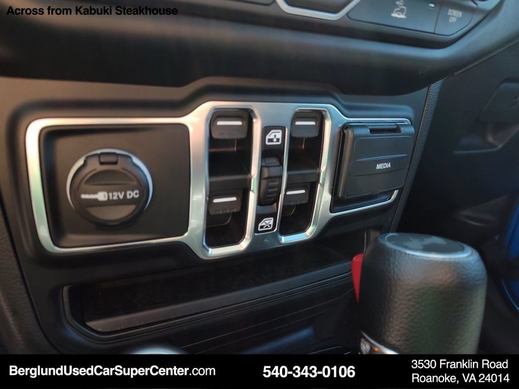 Used 2023 Jeep Wrangler Unlimited w/ Cold Weather Group AWD/4WD image 32