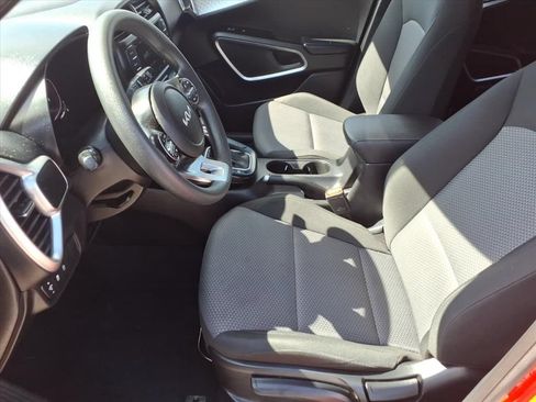 Used 2025 Kia Soul LX FWD image 12