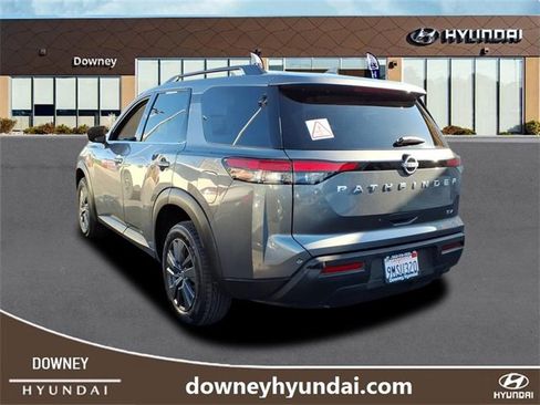 Used 2024 Nissan Pathfinder SV image 6